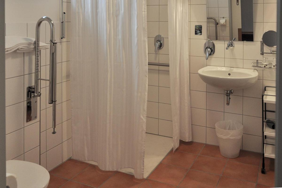 Seminarhotel In Der Manfred-Sauer-Stiftung Lobbach Ngoại thất bức ảnh