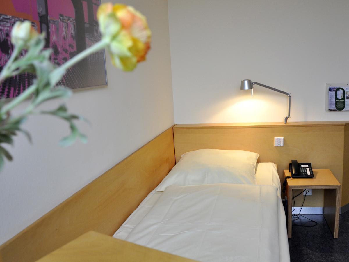 Seminarhotel In Der Manfred-Sauer-Stiftung Lobbach Phòng bức ảnh